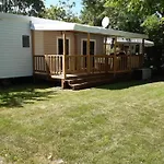 אתר קמפינג Mobil-home 3 Avec Terrasse A - Api-1-52-1293 סן-ז'וליין-אן-בורן